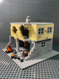 Ruin battle scene - Yellow and Grey House [MOC construction brick toy]