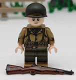 WW2 US Army Private soldier figures w/ M1 Garand -