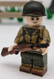 WW2 US Army Private soldier figures w/ M1 Garand -