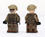 US Army - Navy Seal Soldier (Beige Headgear) [5] figures  w/ coloured weapons -